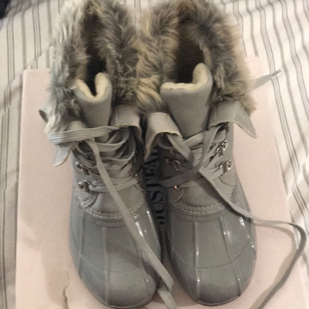 “JustFab” snow boots
